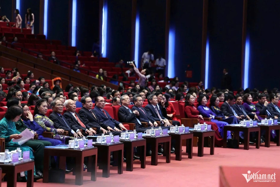 Chủ tịch Quốc hội Trần Thanh Mẫn: Phụ nữ cần trở thành chủ thể kiến tạo tương lai đất nước Chủ tịch Quốc hội Trần Thanh Mẫn: Phụ nữ cần trở thành chủ thể kiến tạo tương lai đất nước