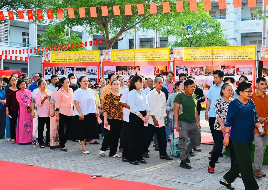 Chủ tịch Quốc hội Trần Thanh Mẫn: Tham gia bầu cử là quyền và trách nhiệm thiêng liêng của mỗi công dân Chủ tịch Quốc hội Trần Thanh Mẫn: Tham gia bầu cử là quyền và trách nhiệm thiêng liêng của mỗi công dân