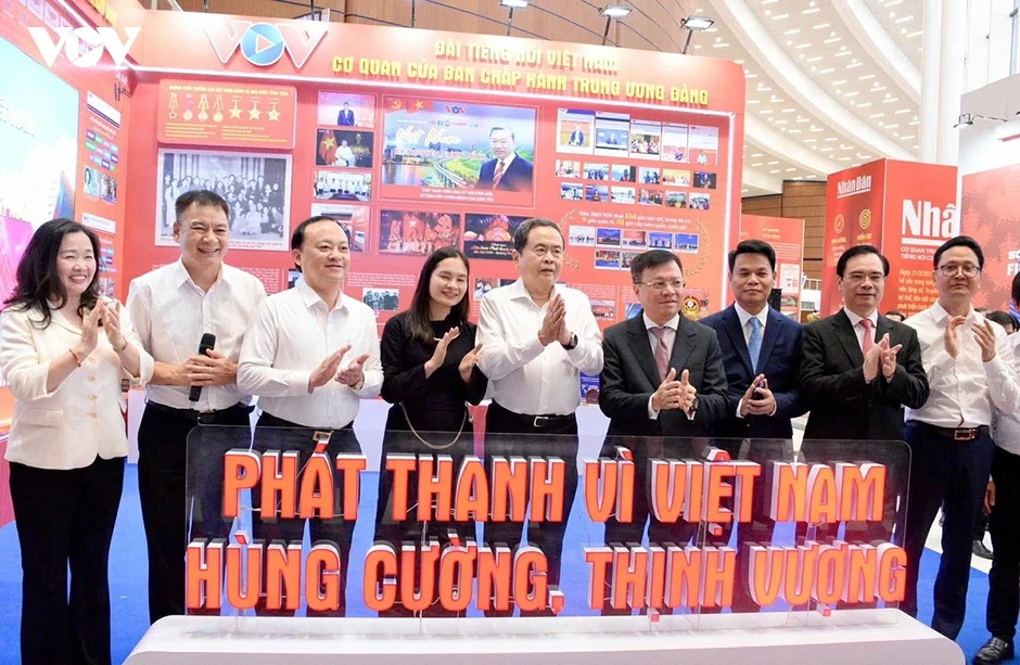 Chủ tịch Quốc hội Trần Thanh Mẫn thăm gian trưng bày Hội báo toàn quốc năm 2026