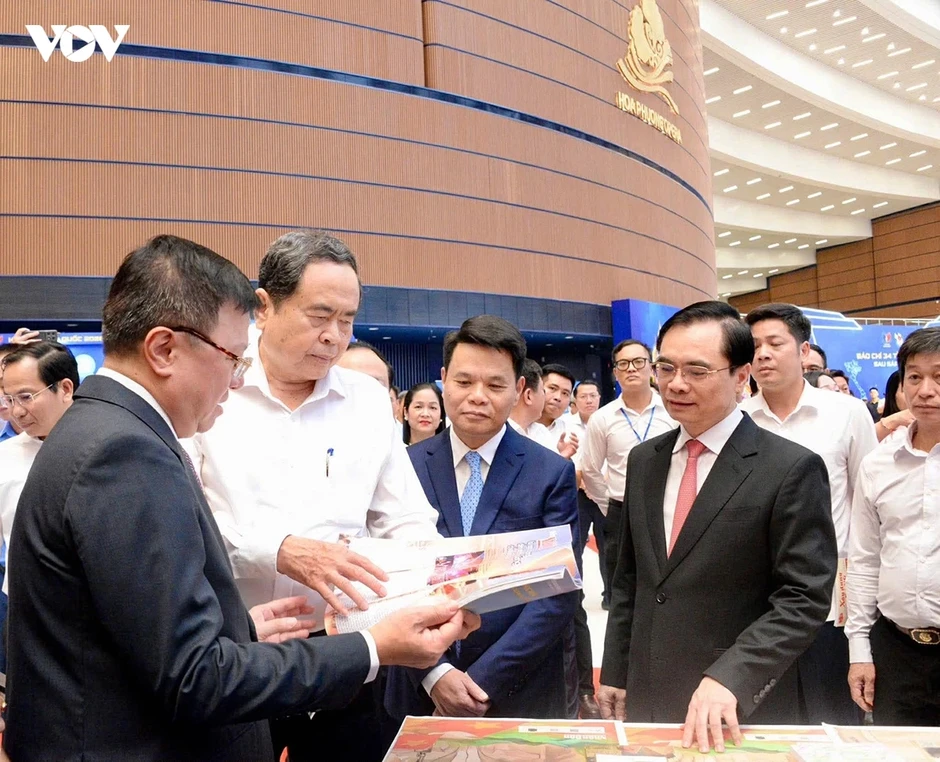 Chủ tịch Quốc hội Trần Thanh Mẫn thăm gian trưng bày Hội báo toàn quốc năm 2026