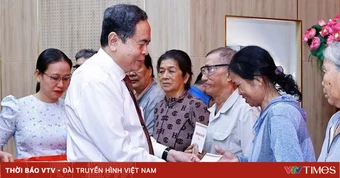 Chủ tịch Quốc hội Trần Thanh Mẫn thăm, tặng quà công nhân, người lao động khó khăn tại tỉnh An Giang