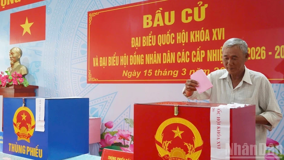 Chủ tịch Quốc hội Trần Thanh Mẫn thực hiện bầu cử tại xã Hóc Môn, Thành phố Hồ Chí Minh Chủ tịch Quốc hội Trần Thanh Mẫn thực hiện bầu cử tại xã Hóc Môn, Thành phố Hồ Chí Minh