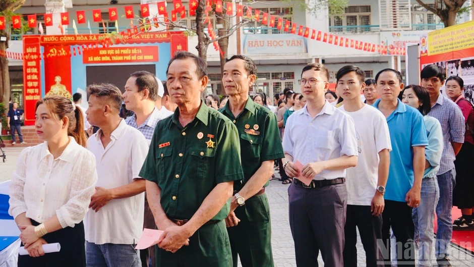 Chủ tịch Quốc hội Trần Thanh Mẫn thực hiện bầu cử tại xã Hóc Môn, Thành phố Hồ Chí Minh Chủ tịch Quốc hội Trần Thanh Mẫn thực hiện bầu cử tại xã Hóc Môn, Thành phố Hồ Chí Minh