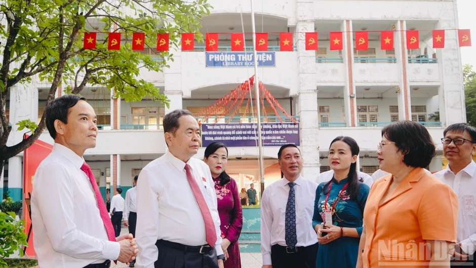 Chủ tịch Quốc hội Trần Thanh Mẫn thực hiện bầu cử tại xã Hóc Môn, Thành phố Hồ Chí Minh Chủ tịch Quốc hội Trần Thanh Mẫn thực hiện bầu cử tại xã Hóc Môn, Thành phố Hồ Chí Minh