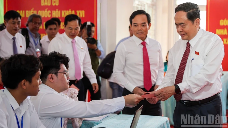 Chủ tịch Quốc hội Trần Thanh Mẫn thực hiện bầu cử tại xã Hóc Môn, Thành phố Hồ Chí Minh Chủ tịch Quốc hội Trần Thanh Mẫn thực hiện bầu cử tại xã Hóc Môn, Thành phố Hồ Chí Minh