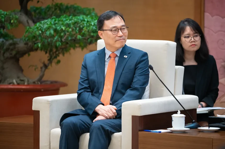 Chủ tịch Quốc hội Trần Thanh Mẫn tiếp Đại sứ Hàn Quốc và Đại sứ Canada tại Việt Nam Chủ tịch Quốc hội Trần Thanh Mẫn tiếp Đại sứ Hàn Quốc và Đại sứ Canada tại Việt Nam