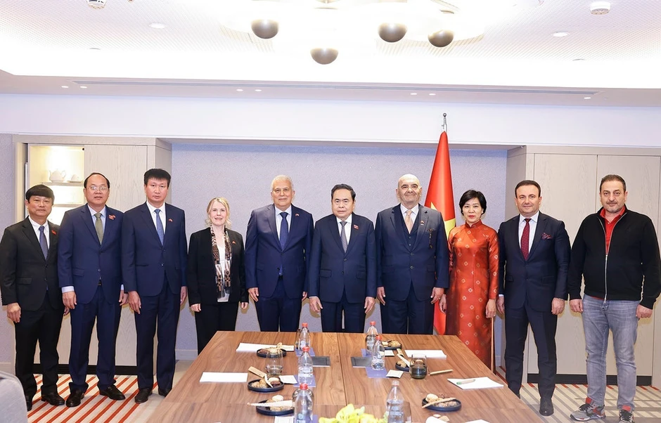 Chủ tịch Quốc hội Trần Thanh Mẫn tiếp Lãnh sự danh dự Việt Nam tại thành phố Istanbul (Thổ Nhĩ Kỳ) Chủ tịch Quốc hội Trần Thanh Mẫn tiếp Lãnh sự danh dự Việt Nam tại thành phố Istanbul (Thổ Nhĩ Kỳ)