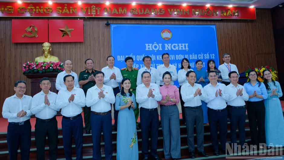 Chủ tịch Quốc hội Trần Thanh Mẫn tiếp xúc cử tri tại Thành phố Hồ Chí Minh Chủ tịch Quốc hội Trần Thanh Mẫn tiếp xúc cử tri tại Thành phố Hồ Chí Minh