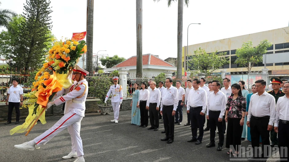 Chủ tịch Quốc hội Trần Thanh Mẫn tiếp xúc cử tri tại Thành phố Hồ Chí Minh Chủ tịch Quốc hội Trần Thanh Mẫn tiếp xúc cử tri tại Thành phố Hồ Chí Minh