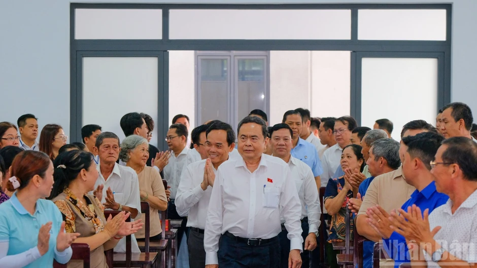 Chủ tịch Quốc hội Trần Thanh Mẫn tiếp xúc cử tri tại Thành phố Hồ Chí Minh Chủ tịch Quốc hội Trần Thanh Mẫn tiếp xúc cử tri tại Thành phố Hồ Chí Minh