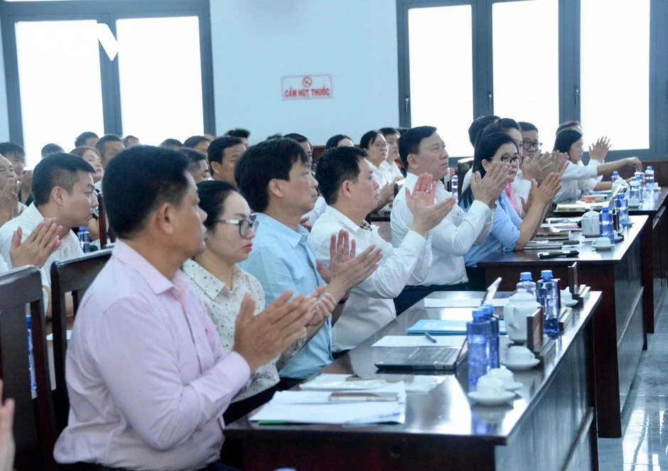 Chủ tịch Quốc hội Trần Thanh Mẫn tiếp xúc cử tri tại TP Hồ Chí Minh Chủ tịch Quốc hội Trần Thanh Mẫn tiếp xúc cử tri tại TP Hồ Chí Minh