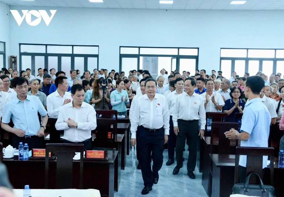 Chủ tịch Quốc hội Trần Thanh Mẫn tiếp xúc cử tri tại TP Hồ Chí Minh Chủ tịch Quốc hội Trần Thanh Mẫn tiếp xúc cử tri tại TP Hồ Chí Minh