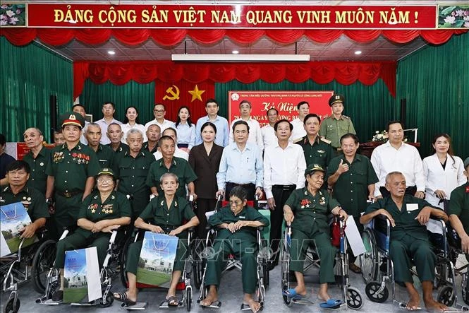 Chủ tịch Quốc hội Trần Thanh Mẫn tri ân người có công tại TPHCM Chủ tịch Quốc hội Trần Thanh Mẫn tri ân người có công tại TPHCM