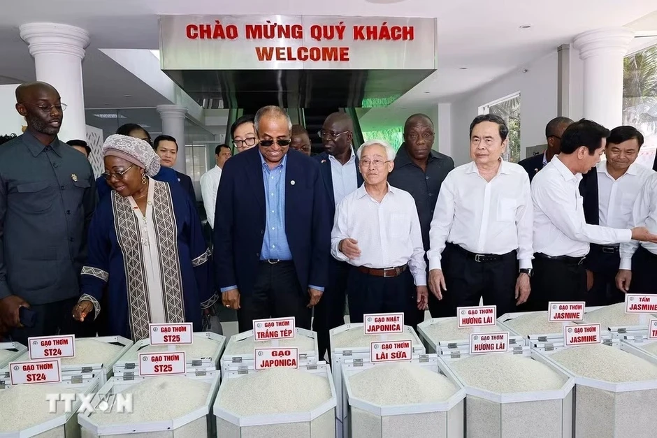 Chủ tịch Quốc hội Trần Thanh Mẫn và Chủ tịch Quốc hội Côte d'Ivoire thăm mô hình phát triển nông nghiệp tại Cần Thơ Chủ tịch Quốc hội Trần Thanh Mẫn và Chủ tịch Quốc hội Côte d'Ivoire thăm mô hình phát triển nông nghiệp tại Cần Thơ