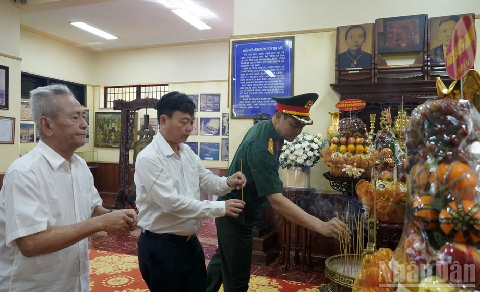 Chủ tịch Quốc hội Trần Thanh Mẫn viếng Anh hùng liệt sĩ Võ Thị Sáu, thăm Bà mẹ Việt Nam Anh hùng