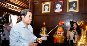 Chủ tịch Quốc hội Trần Thanh Mẫn viếng Anh hùng liệt sĩ Võ Thị Sáu, thăm Bà mẹ Việt Nam Anh hùng