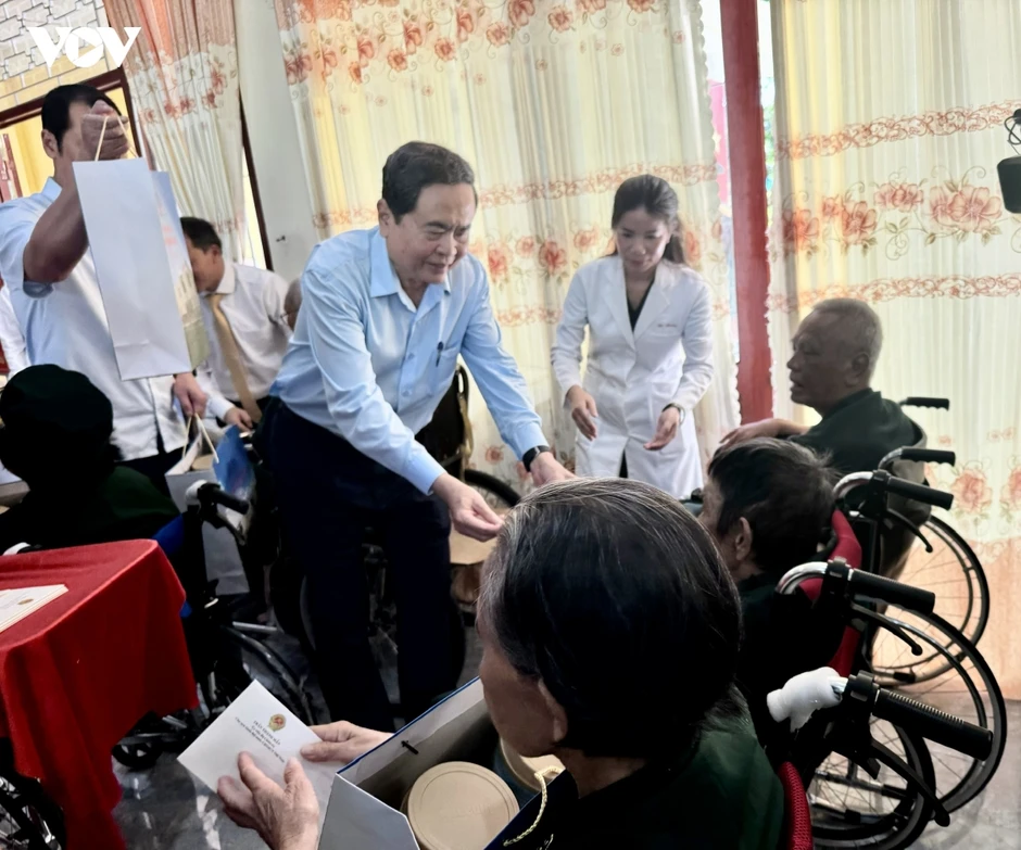 Chủ tịch Quốc hội tri ân người có công, thăm Mẹ Việt Nam Anh hùng Chủ tịch Quốc hội tri ân người có công, thăm Mẹ Việt Nam Anh hùng