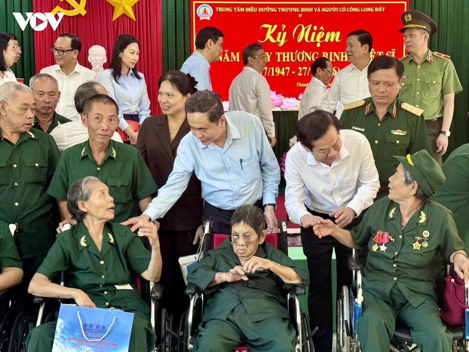 Chủ tịch Quốc hội tri ân người có công, thăm Mẹ Việt Nam Anh hùng Chủ tịch Quốc hội tri ân người có công, thăm Mẹ Việt Nam Anh hùng