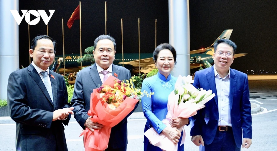 Chủ tịch Quốc hội và Phu nhân rời Hà Nội, thăm chính thức Italia Chủ tịch Quốc hội và Phu nhân rời Hà Nội, thăm chính thức Italia