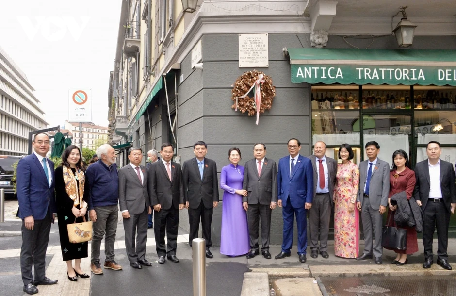 Chủ tịch Quốc hội và Phu nhân thăm nơi lưu dấu Chủ tịch Hồ Chí Minh tại Milan Chủ tịch Quốc hội và Phu nhân thăm nơi lưu dấu Chủ tịch Hồ Chí Minh tại Milan
