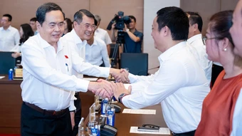 Chủ tịch Quốc hội và Thủ tướng gặp mặt các cơ quan báo chí