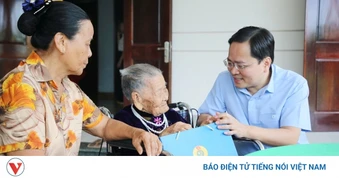 Chủ tịch Tổng LĐLĐ Việt Nam thăm, tặng quà gia đình chính sách ở Đà Nẵng