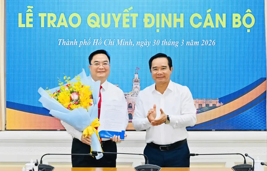 Chủ tịch UBND TPHCM trao quyết định bổ nhiệm Giám đốc Sở Tài chính Chủ tịch UBND TPHCM trao quyết định bổ nhiệm Giám đốc Sở Tài chính