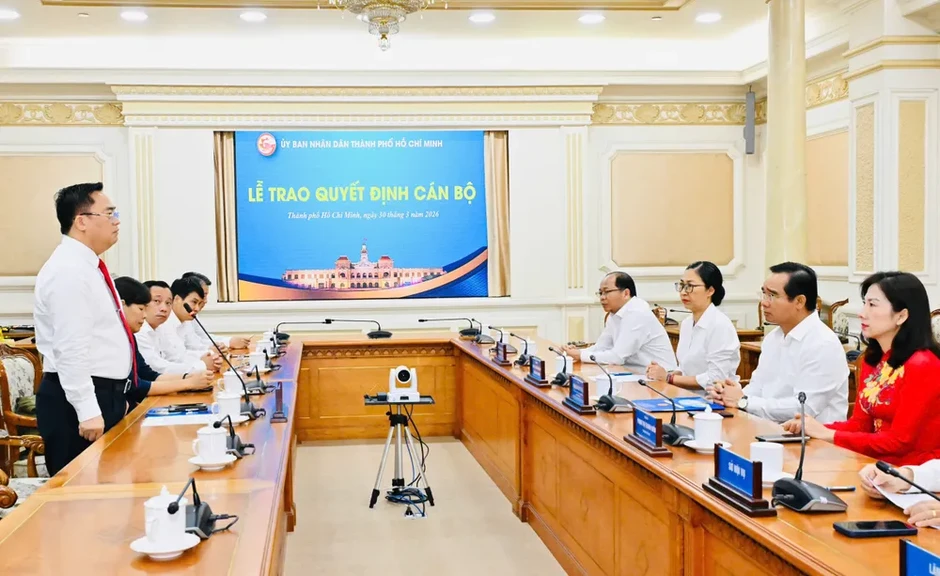 Chủ tịch UBND TPHCM trao quyết định bổ nhiệm Giám đốc Sở Tài chính Chủ tịch UBND TPHCM trao quyết định bổ nhiệm Giám đốc Sở Tài chính
