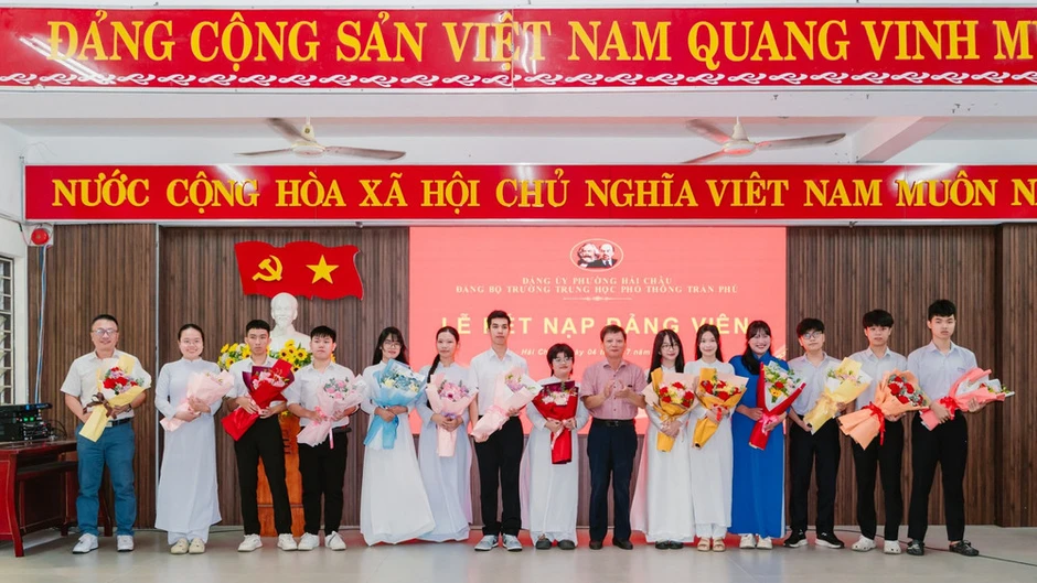 Chú trọng tạo nguồn, phát triển đảng viên mới Chú trọng tạo nguồn, phát triển đảng viên mới
