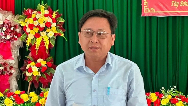 Chuẩn bị khai quật mộ liệt sĩ tại núi Hòn Ông Chuẩn bị khai quật mộ liệt sĩ tại núi Hòn Ông