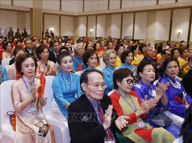 Chùm ảnh Tổng Bí thư, Chủ tịch nước Tô Lâm gặp gỡ cộng đồng người Việt Nam tại Thái Lan Chùm ảnh Tổng Bí thư, Chủ tịch nước Tô Lâm gặp gỡ cộng đồng người Việt Nam tại Thái Lan