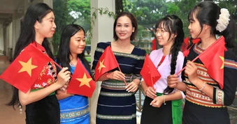 Chung một khát vọng dựng xây non sông
