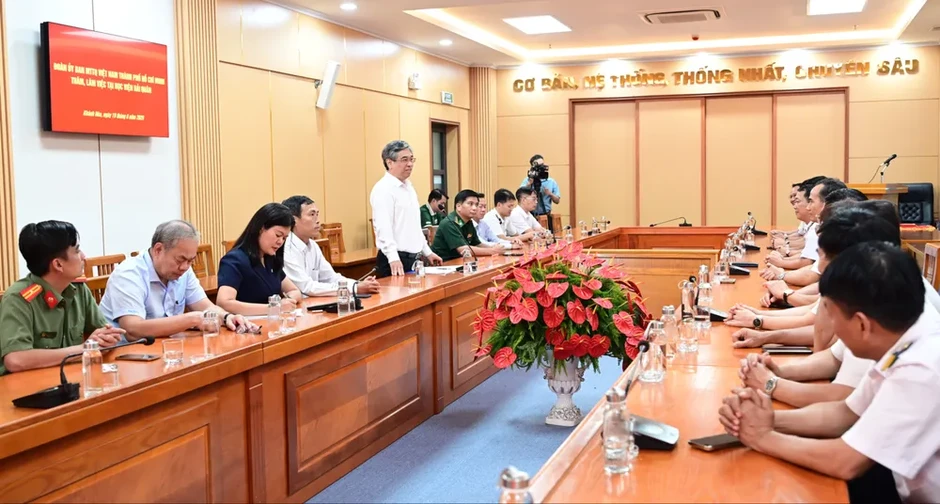 Chung sức đồng lòng vì biển đảo quê hương, vì tuyến đầu Tổ quốc Chung sức đồng lòng vì biển đảo quê hương, vì tuyến đầu Tổ quốc
