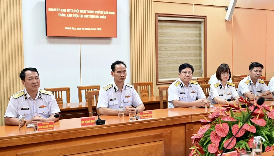 Chung sức đồng lòng vì biển đảo quê hương, vì tuyến đầu Tổ quốc Chung sức đồng lòng vì biển đảo quê hương, vì tuyến đầu Tổ quốc