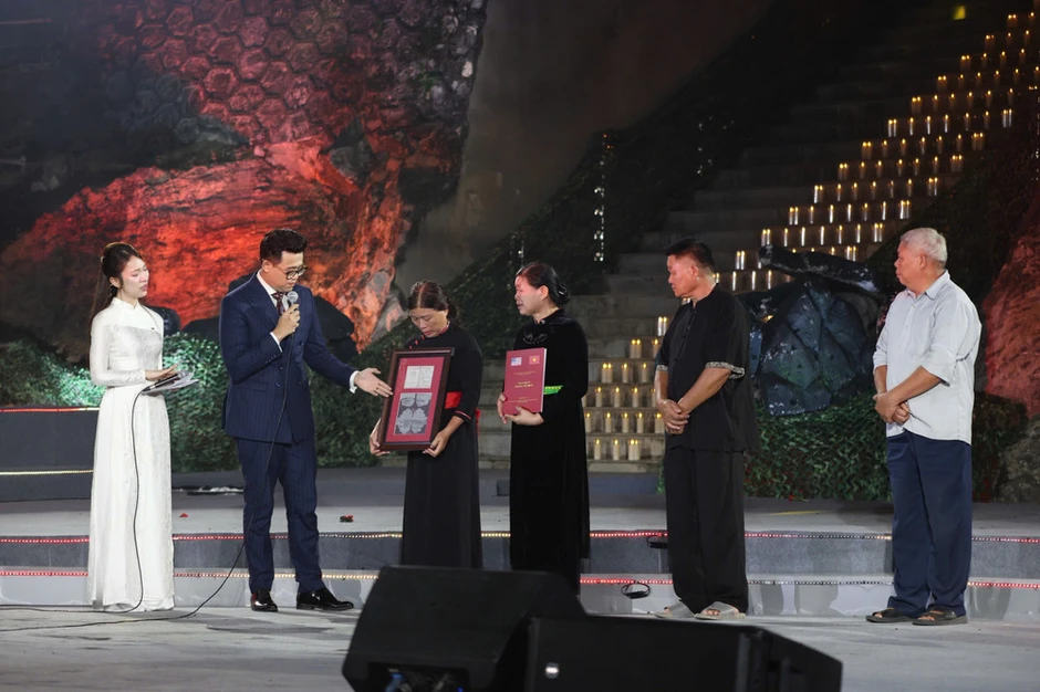 Chương trình cầu truyền hình trực tiếp “Sao sáng dẫn đường” tại điểm cầu Tuyên Quang