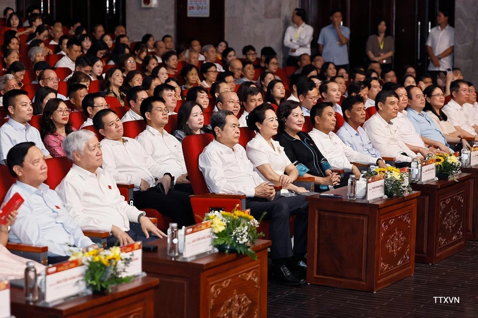 Chương trình nghệ thuật chính luận "Nắng Ba Đình" với nhiều nội dung ấn tượng đặc sắc Chương trình nghệ thuật chính luận "Nắng Ba Đình" với nhiều nội dung ấn tượng đặc sắc
