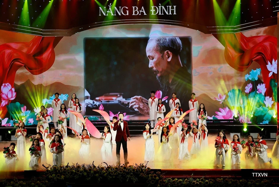 Chương trình nghệ thuật chính luận "Nắng Ba Đình" với nhiều nội dung ấn tượng đặc sắc Chương trình nghệ thuật chính luận "Nắng Ba Đình" với nhiều nội dung ấn tượng đặc sắc