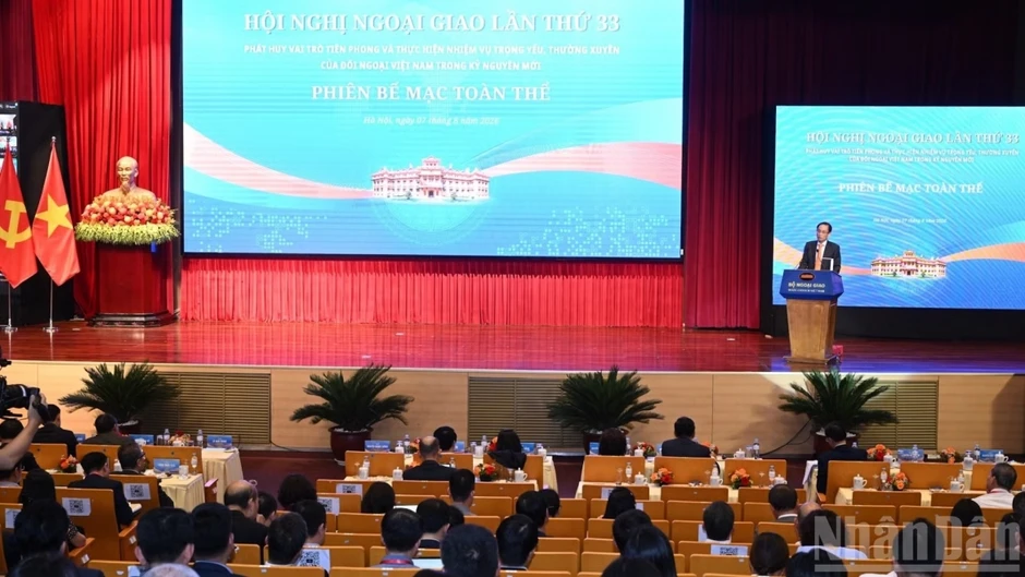 Chuyển chủ trương đối ngoại thành hành động cụ thể Chuyển chủ trương đối ngoại thành hành động cụ thể