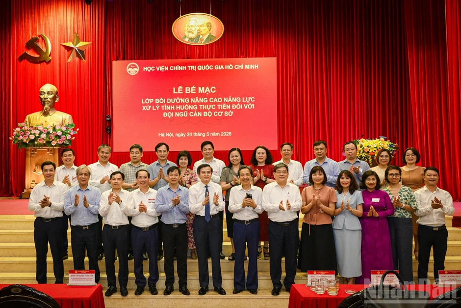 Chuyển đổi mạnh mẽ phương thức đào tạo, bồi dưỡng hướng mạnh vào nâng cao năng lực cán bộ, công chức