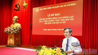 Chuyển đổi mạnh mẽ phương thức đào tạo, bồi dưỡng hướng mạnh vào nâng cao năng lực cán bộ, công chức