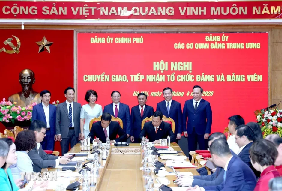 Chuyển giao, tiếp nhận tổ chức đảng và đảng viên giữa Đảng ủy Chính phủ và Đảng ủy các cơ quan Đảng TW