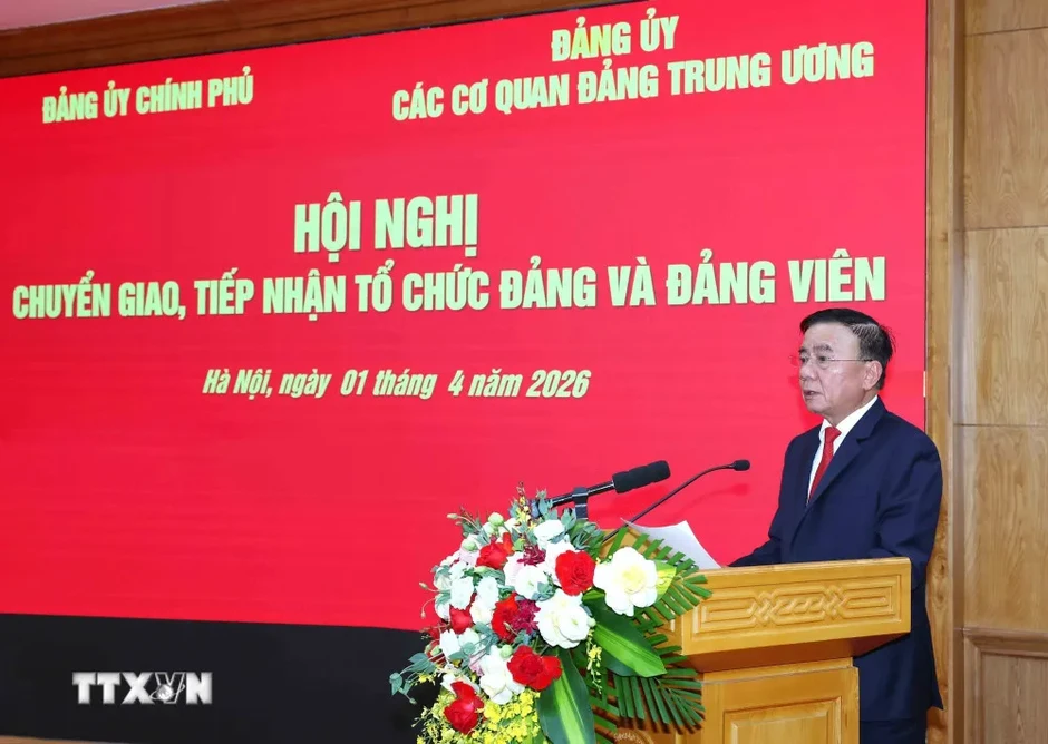 Chuyển giao và tiếp nhận 5 tổ chức đảng về Đảng ủy các cơ quan Đảng Trung ương Chuyển giao và tiếp nhận 5 tổ chức đảng về Đảng ủy các cơ quan Đảng Trung ương