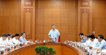 Chuyển mạnh từ khai thác sang công nghiệp chế biến sâu, làm chủ công nghệ vật liệu