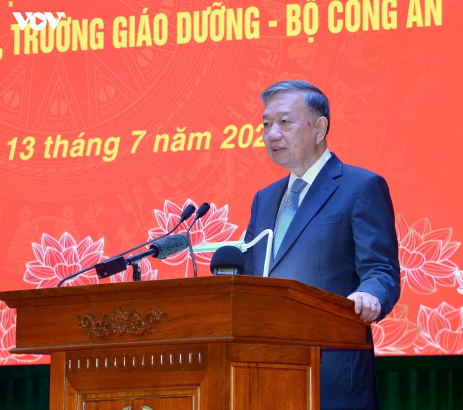 Chuyển mạnh từ tư duy quản lý phạm nhân sang quản trị quá trình cải tạo con người Chuyển mạnh từ tư duy quản lý phạm nhân sang quản trị quá trình cải tạo con người
