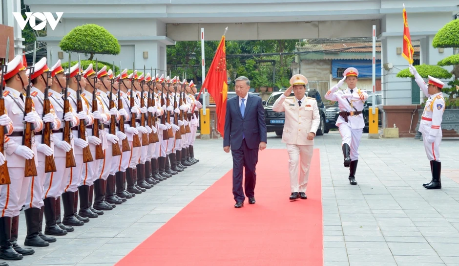 Chuyển mạnh từ tư duy quản lý phạm nhân sang quản trị quá trình cải tạo con người Chuyển mạnh từ tư duy quản lý phạm nhân sang quản trị quá trình cải tạo con người