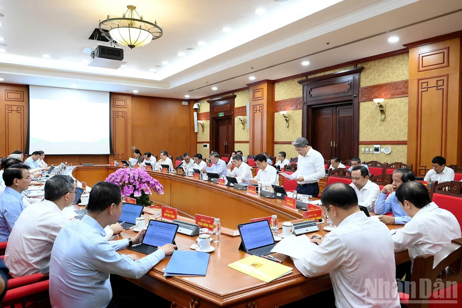 Chuyển trọng tâm thực hiện Nghị quyết số 57-NQ/TW sang tổ chức thực hiện và kiến tạo kết quả Chuyển trọng tâm thực hiện Nghị quyết số 57-NQ/TW sang tổ chức thực hiện và kiến tạo kết quả
