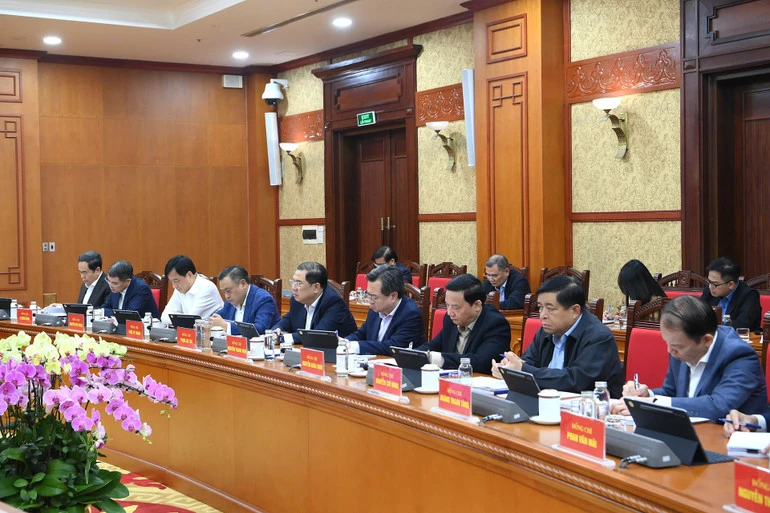 Chuyển tư duy đánh giá hiệu quả từ “pháp luật tốt trong văn bản” sang “pháp luật tốt trong cuộc sống” Chuyển tư duy đánh giá hiệu quả từ “pháp luật tốt trong văn bản” sang “pháp luật tốt trong cuộc sống”