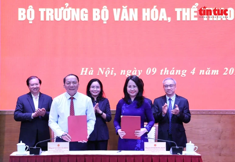 Chuyển tư duy quản lý sang tư duy kiến tạo, mở rộng không gian phát triển văn hóa Chuyển tư duy quản lý sang tư duy kiến tạo, mở rộng không gian phát triển văn hóa