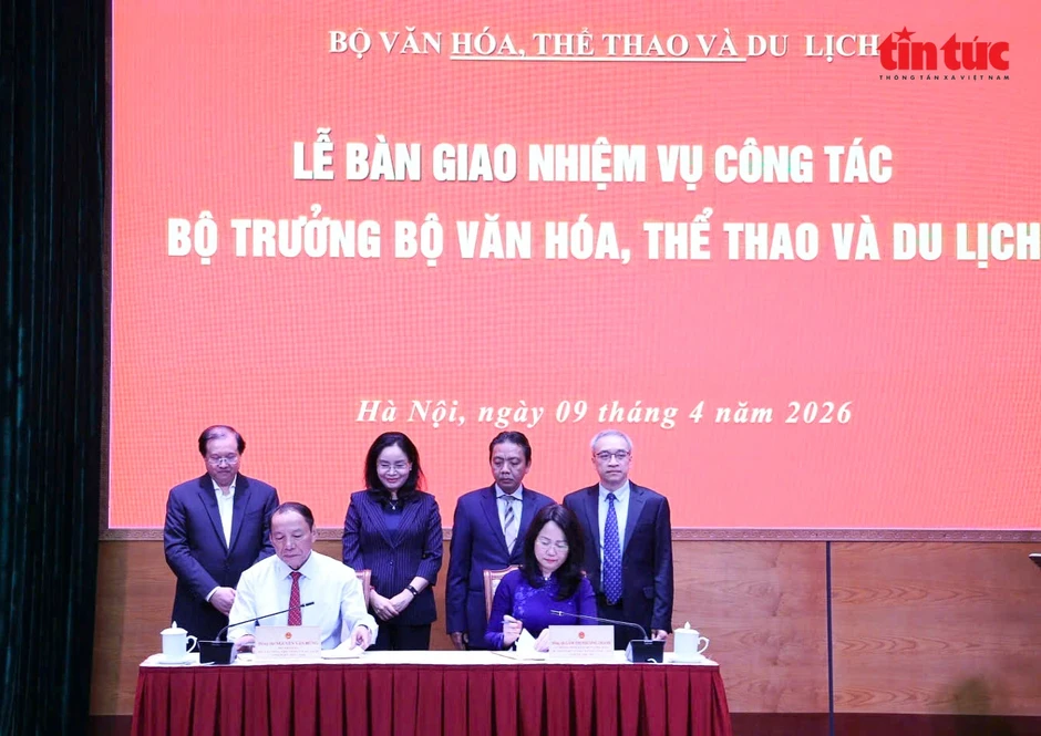 Chuyển tư duy quản lý sang tư duy kiến tạo, mở rộng không gian phát triển văn hóa Chuyển tư duy quản lý sang tư duy kiến tạo, mở rộng không gian phát triển văn hóa