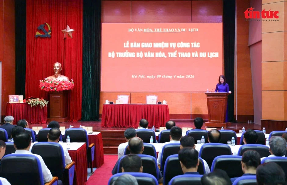 Chuyển tư duy quản lý sang tư duy kiến tạo, mở rộng không gian phát triển văn hóa Chuyển tư duy quản lý sang tư duy kiến tạo, mở rộng không gian phát triển văn hóa